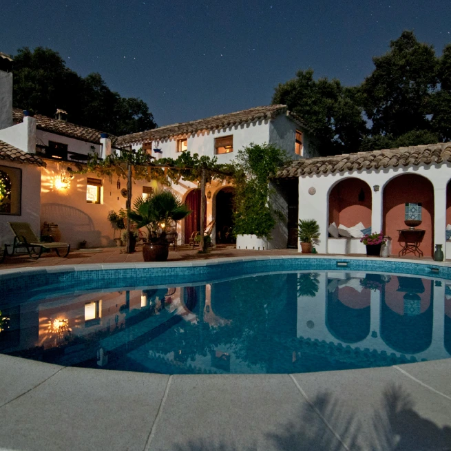 Luxury Villa With Night Pool View